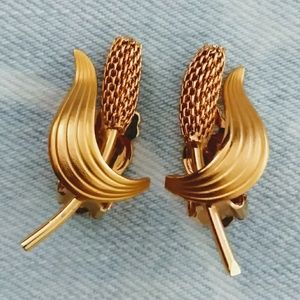 1970's Cat Tail Figural Clip Earrings